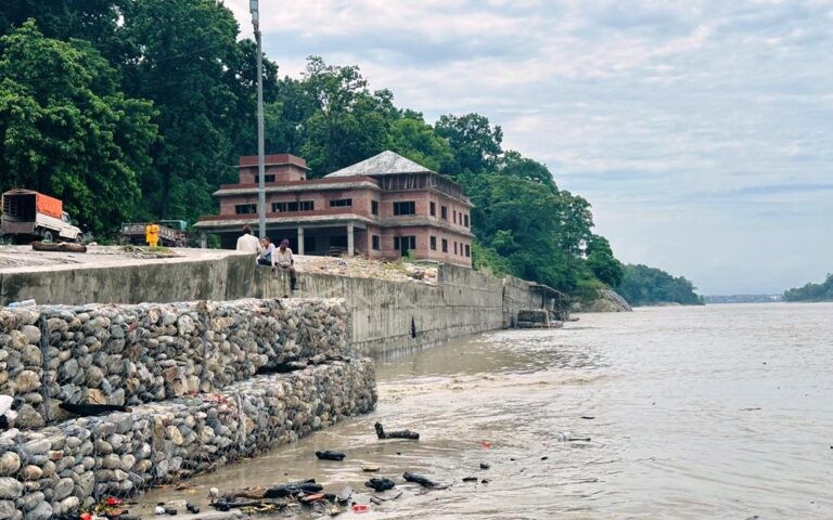 देवघाटमा बन्दै गरेको शवदाह गृह बाढीको जोखिममा