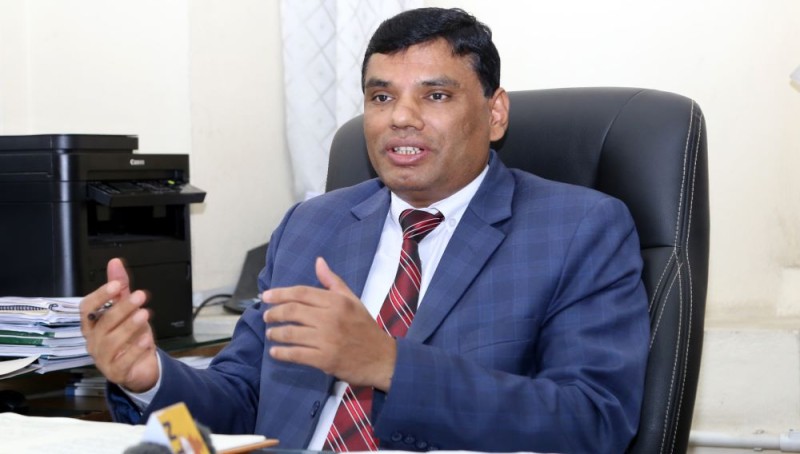 पूर्व गृहसचिव दुवाडीलाई देशभर घुम्न लागेन बार, विदेश जान भने लगाईयो काँडेतार