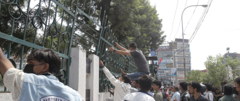 बानेश्वरमा एक प्रदर्शनकारीको मृत्यु, सयौं घाईते