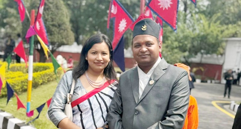 सत्ताको सप्कोले श्रीमतीलाई पदीय बर्को ओढाऊँदा साहको मन्त्री पदै यसरी उड्यो