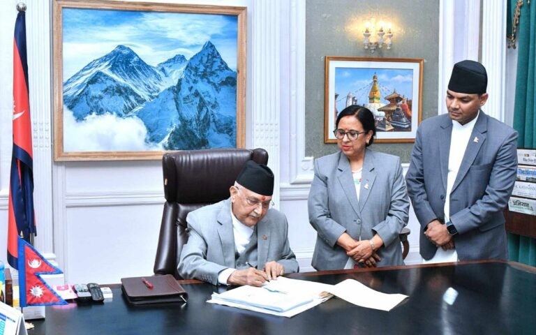 आफैं जन्मिएको जिल्लाकी लिला चेलीलाई प्रधानमन्त्री ओली दिए कामु मुख्यसचिव