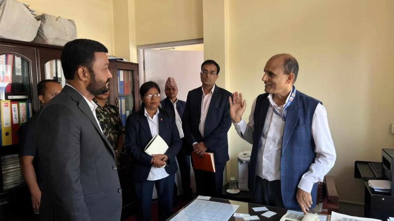 सुशासनका मामिलामा खानेपानी मन्त्री कठोर, छड्के हान्दा के भेटे कैफियत ?