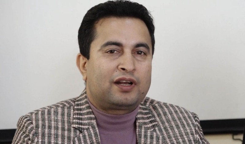 मन्त्री भण्डारीले उद्योग विभागको महानिर्देशकको चाबी राजेशलाई थमाए