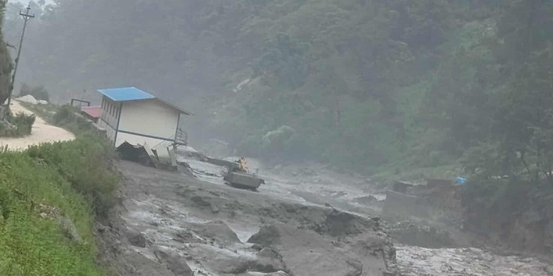 भोटेकोशीमा भीषण बाढी, सतर्क रहन तटीय क्षेत्रका सर्वसाधारणलाई आग्रह