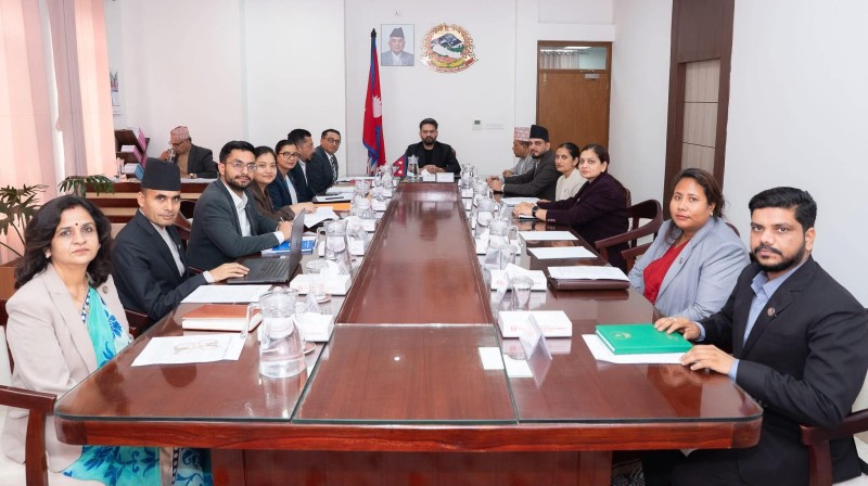 एमाले सत्तामा पुल्पुलिएका सहसचिवलाई वालेन्द्र सरकारले सिकायो सबक