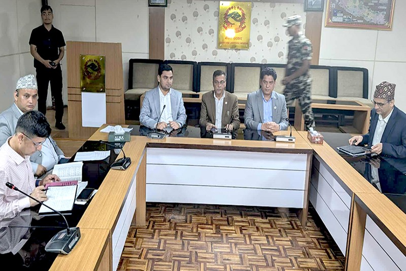 तीन मन्त्री र आन्दोलनकारी डाक्टरको स्वास्थ्य मन्त्रालयमा वार्ता