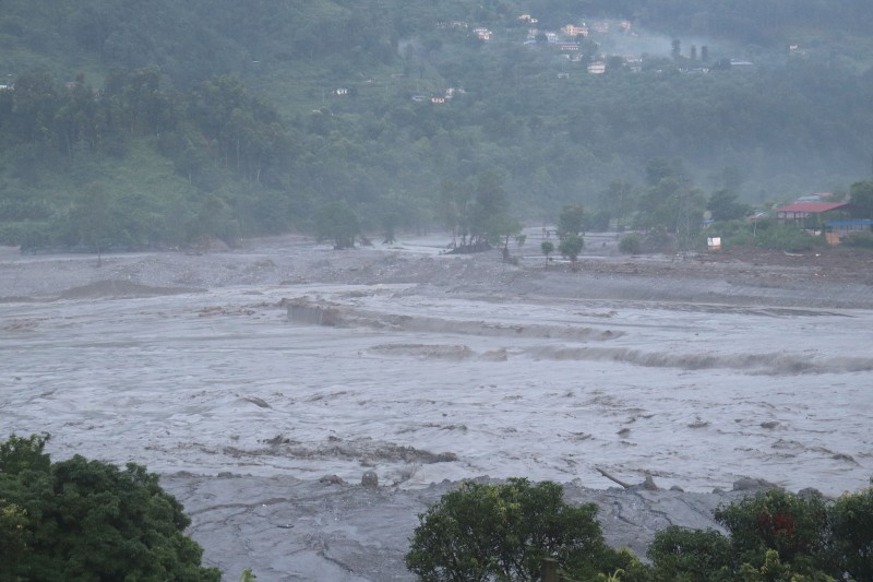 भोटेकोसीमा नदीको बहाव बढ्यो, सतर्कता अपनाउन अनुरोध