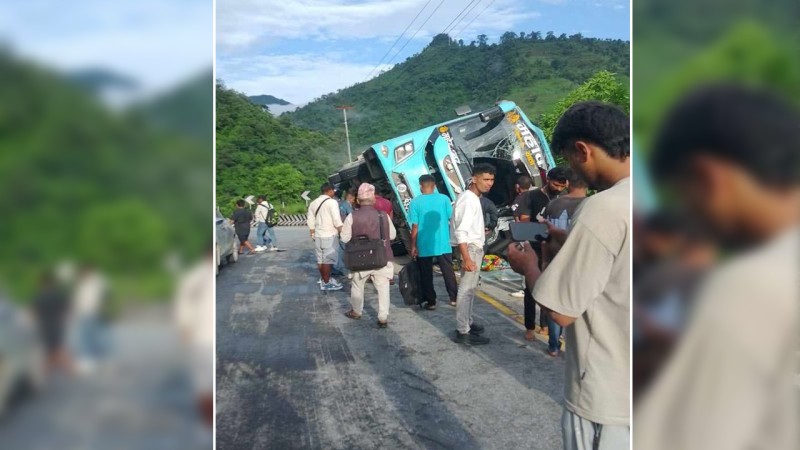 घुमाउनेमा भएको बस दुर्घटनामा घाइते भएका यी हुन् १७ जना 
