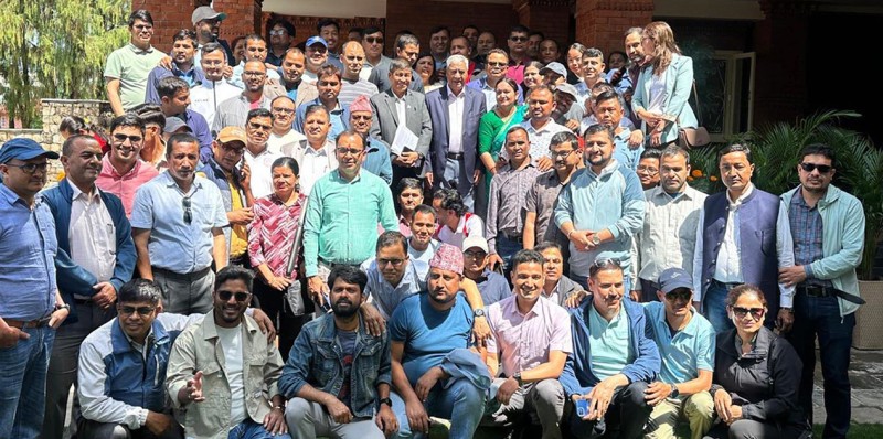 मुख्यसचिव र सचिवको देउसीपछि देउवा निवासमा कांग्रेसी कर्मचारीको रत्यौली
