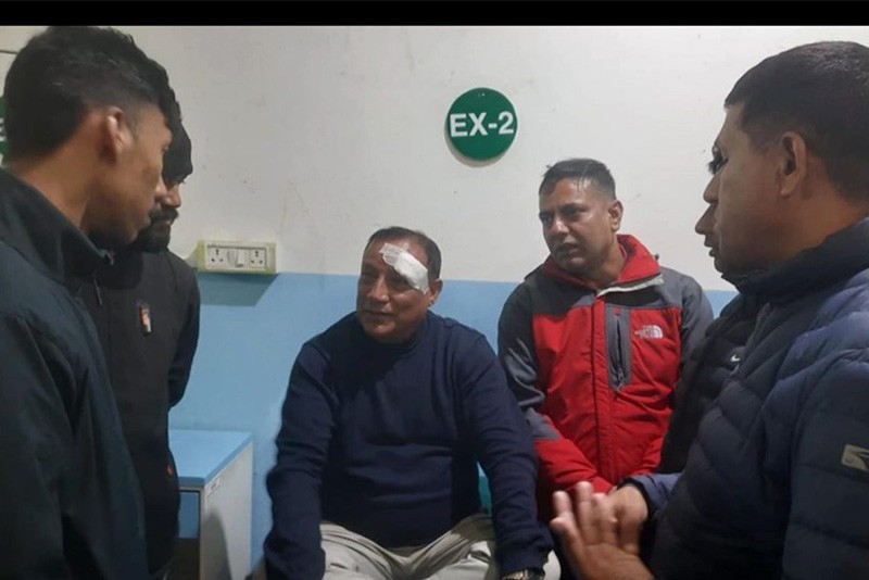 कोशीका पूर्व मुख्यमन्त्रीलाई भकुर्ने दुई कर्मचारी २५ हजार धरौटीमा रिहा