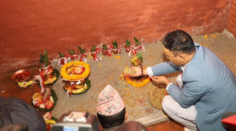 दुर्गा पक्षको पहिलो दिन आज हनुमानढोका दरबारस्थित दसैँ घरमा जमरा राखियो