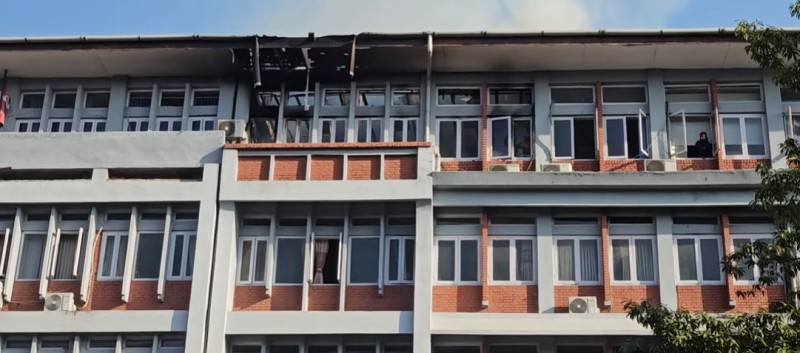 सिंहदरबारमा आगलागी, खानेपानी मन्त्रालयको माथिल्लो तलामा कसरी लाग्यो आगो ?