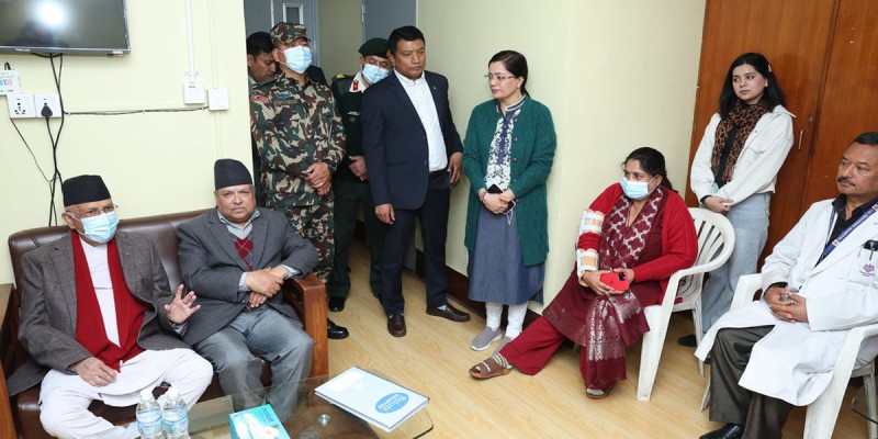 मदौरू राष्ट्रपति भेट्न प्रधानमन्त्री ओली अस्पताल पुगे