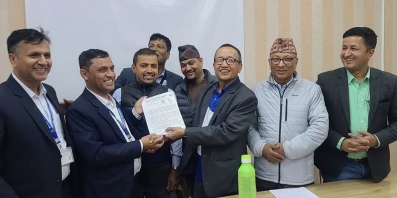 तलब नपाएपछि बालेन घेर्न महानगर पुगे शिक्षकहरू