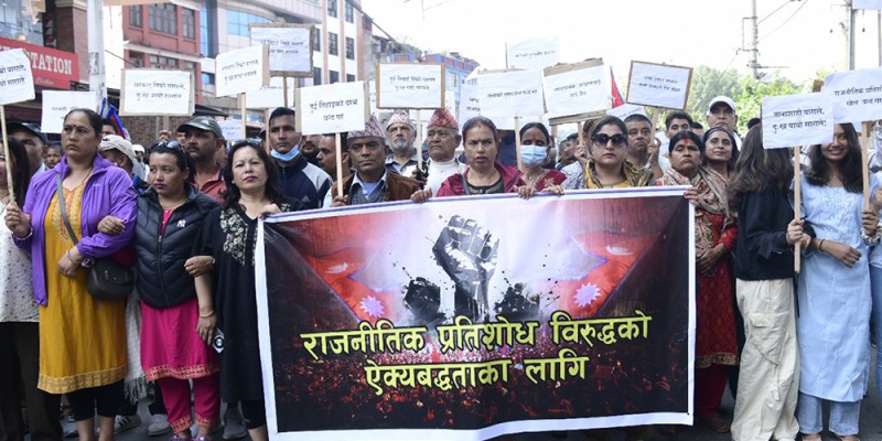 रास्वपा दिउँसो शव बनाएर सडक चहार्ने, राति-राति उनै ओलीको आरती उतार्ने