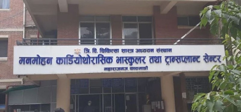 स्वरुपराज आचार्य अस्पतालको छतबाट हामफाले,ज्यान गुमाए
