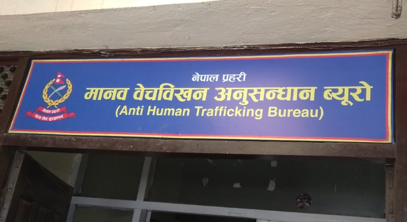 नक्कली कलाकार र गायक उत्पादन गर्ने अड्डामा पुलिसले छापा मार्यो 