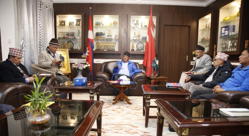 माओवादीलाई पनि चाहियो गृहमन्त्री रमेश लेखकको राजीनामा