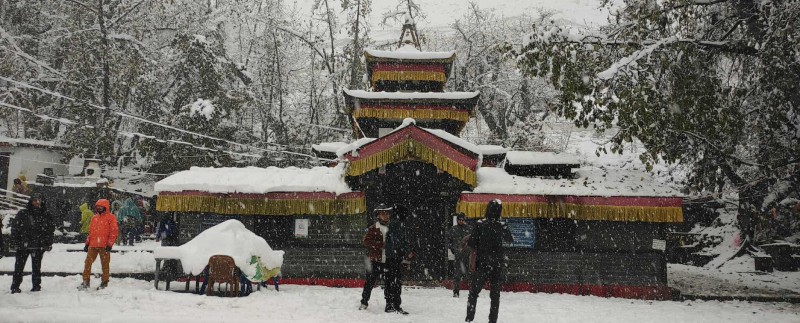 मौसममा फेरबल आएसँगै मुक्तिनाथ क्षेत्रमा व्यापक हिमपात