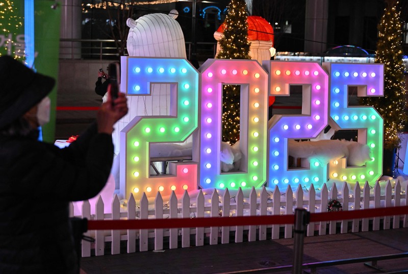 सन् २०२४ बिदा भएर २०२५ सुरु, कुन देशमा कसरी मनाइन्छ नयाँ वर्ष ?