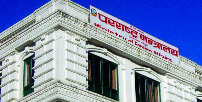 यी हुन् एकैदिन परराष्ट्र मन्त्रालयमा जागिर थालेका ६७ नयाँ अधिकृत