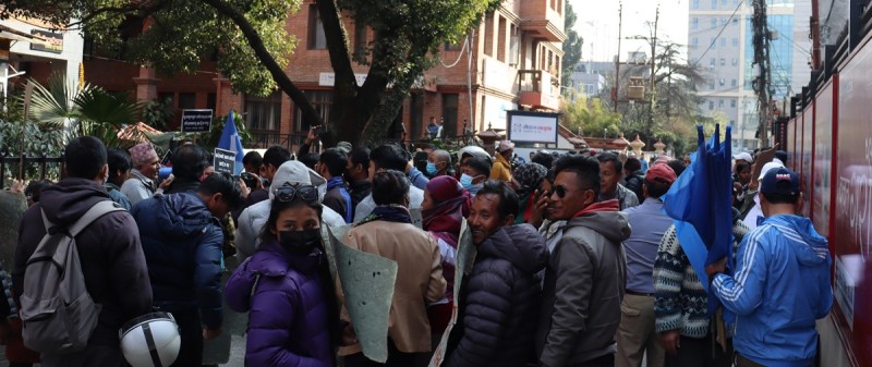 पाथिभरा केबुलकारको लफडा काठमाडौँ आईपुग्यो, चन्द्र ढकालको बैंक घेरियो 