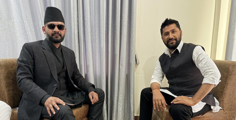 रास्वपाको धनगढी चुनावी सभामा रवि र बालेनले गरे मन्च सेयरिङ्ग
