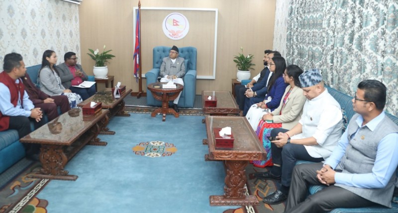 सभामुखले आँखा जुधाएरै रविलाई दिए यस्तो जवाफ, घोसे मुन्टो लगाएर निस्किए