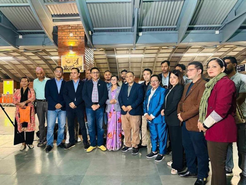 चीन पुगे लगत्तै रवि लामिछानेले स्वर्णिम सहितका नेतालाई किन बोलाए फिर्ता ?