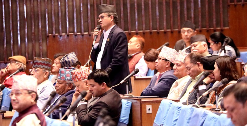 प्रतिनिधिसभा बैठकमा प्रधानमन्त्री प्रचण्डलाई एमालेले देब्रे पार्यो