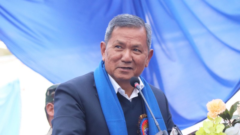 आफू सोझो हुँदा आफैंले हल्ला गर्न नसकेको सञ्चार मन्त्रीको आफ्नै दुखेसो 
