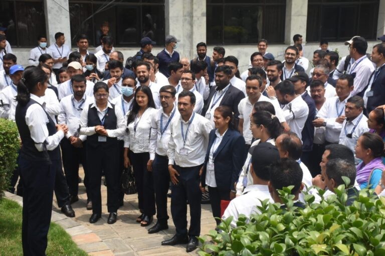 प्रधानमन्त्रीले हालेको चारोमा संसदका कर्मचारी अल्झिएनन्, बजेट पास गर्नै नदिने