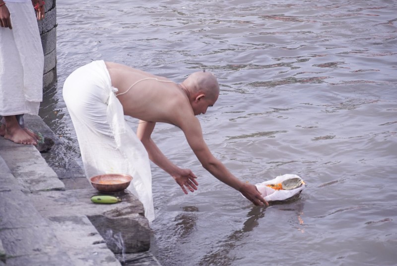 सोह्र श्राद्ध आजदेखि सकियो, तर्पण, सिदादान र पिण्डदान गरी समापन गरिँदै