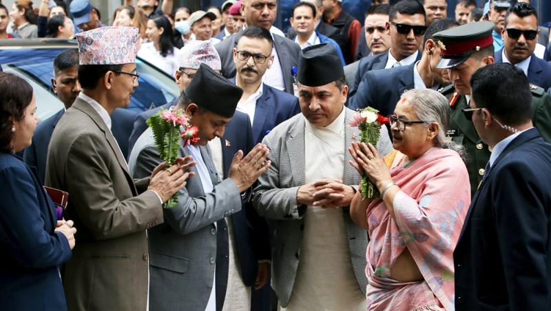 अन्तरिम सरकारकी प्रधानमन्त्री कार्कीले सिंहदरबार पुगेर पद सम्हालिन्