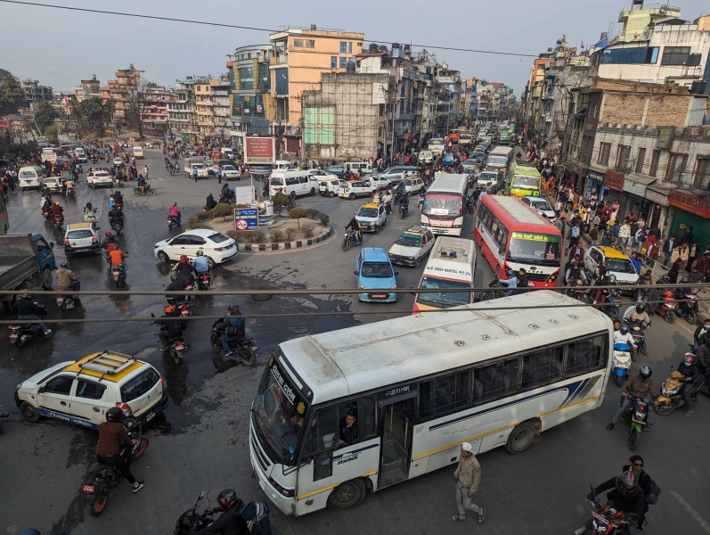 बालेनको बलिष्ठ सरकारलाई यातायात व्यवसायीको चार छापे चड्कन